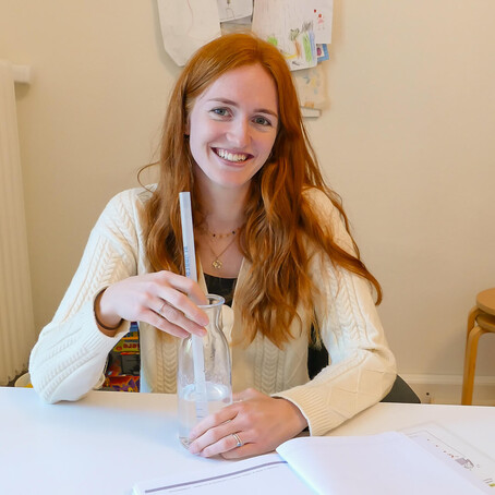 Anna, zuständig für Organisation und Verwaltung in der Praxis Ruth Ulses.